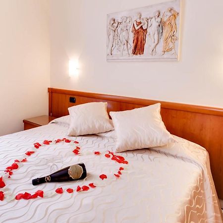 Hotel Suite Caesar Rome Exterior photo