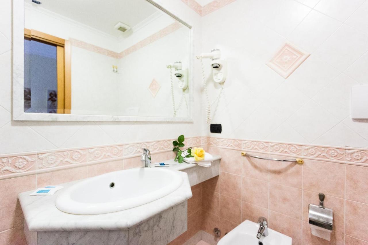 Hotel Suite Caesar Rome Exterior photo